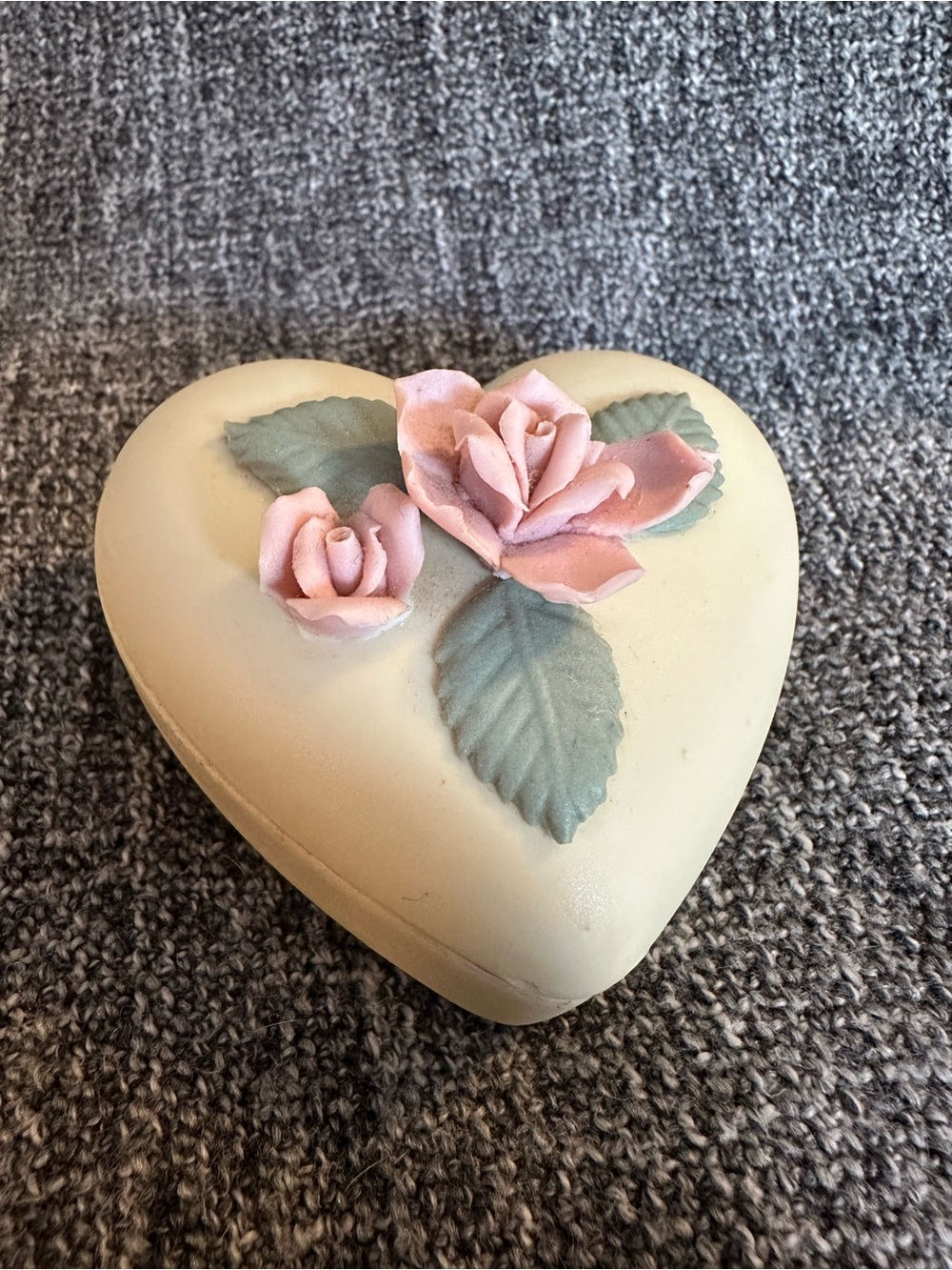 80’s era ceramic trinket box • heart shaped • no chips
